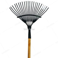 Rastrillo metálico con Palo de Madera Genérico